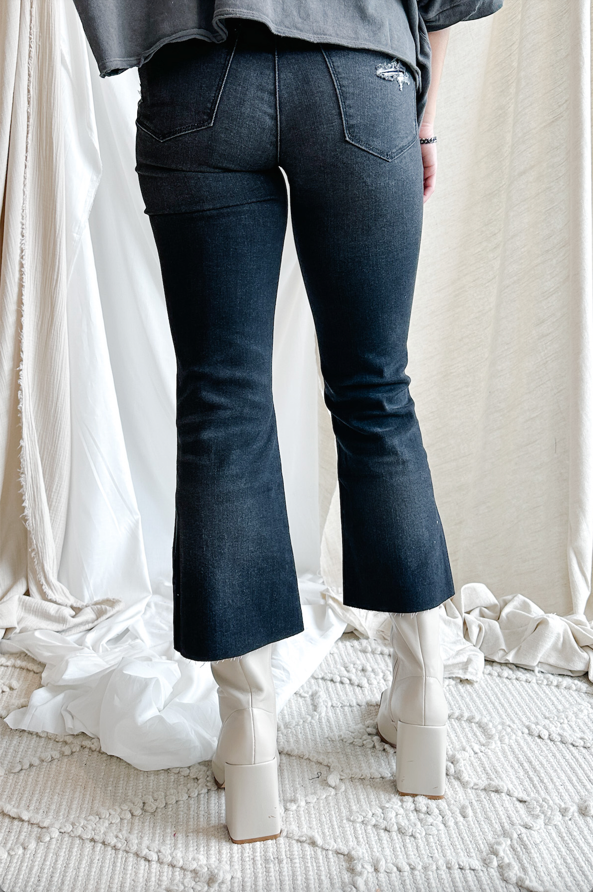 Crop Flare w/ Side Slit