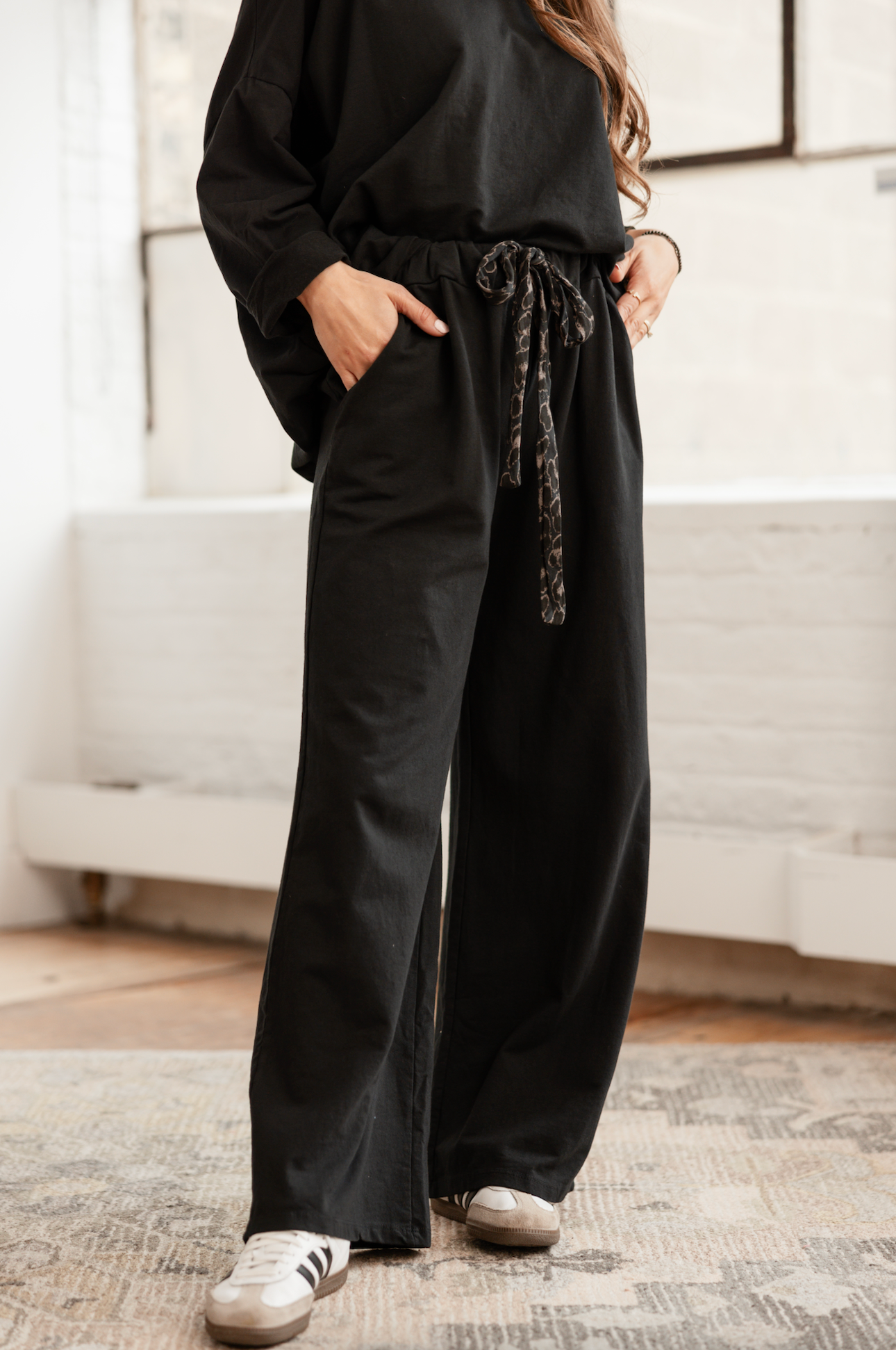 Italian Jet Setter Flowy Pant - Black