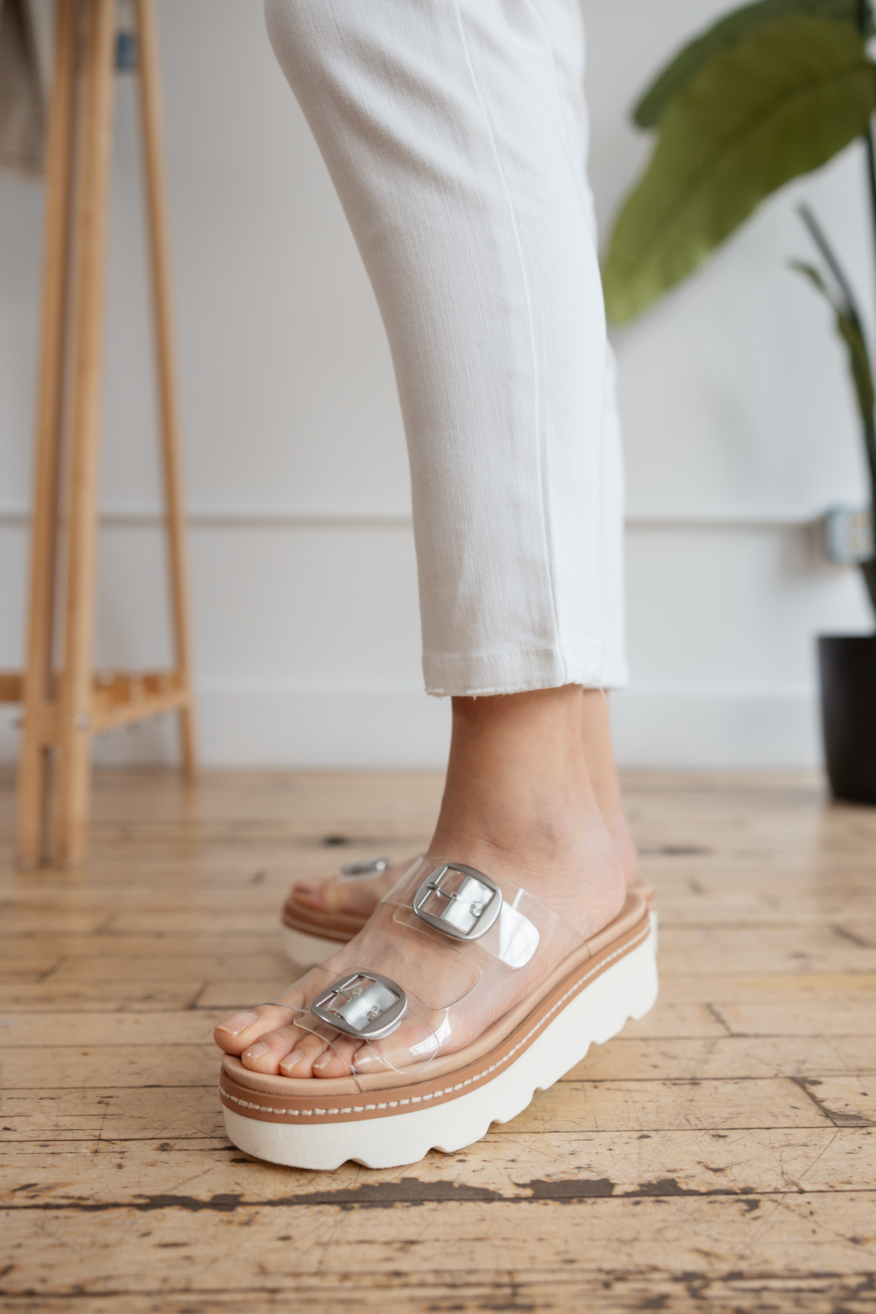 High Rise Slim Straight - White